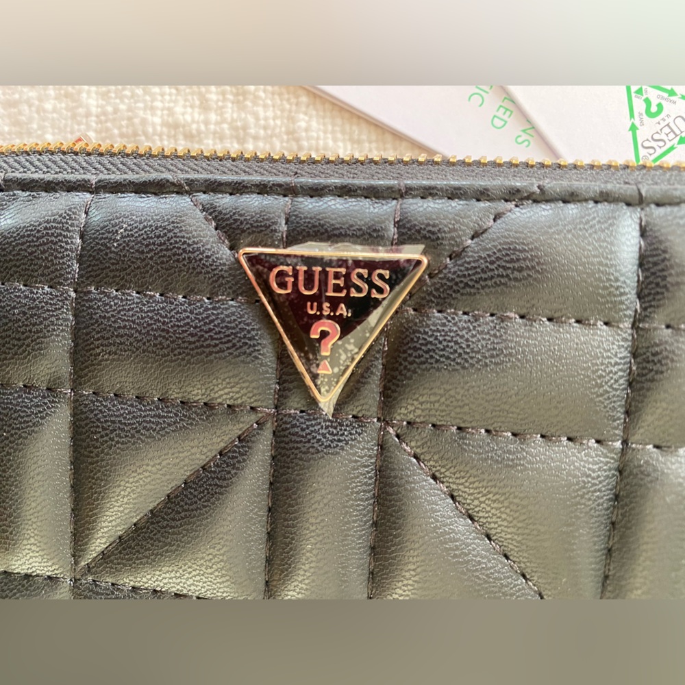 GUESS Cheryl Quilted Wallet
 with Gold-Tone Logo - Picture 3 of 10